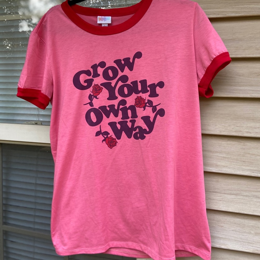 LulaRoe Grow Tour Own Way TShirt Large